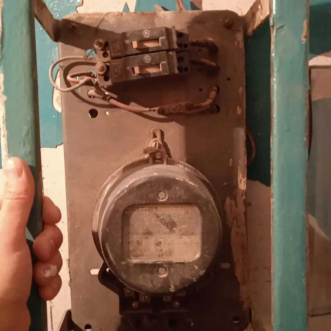 Демонтаж старого электрощита в Ставрополе